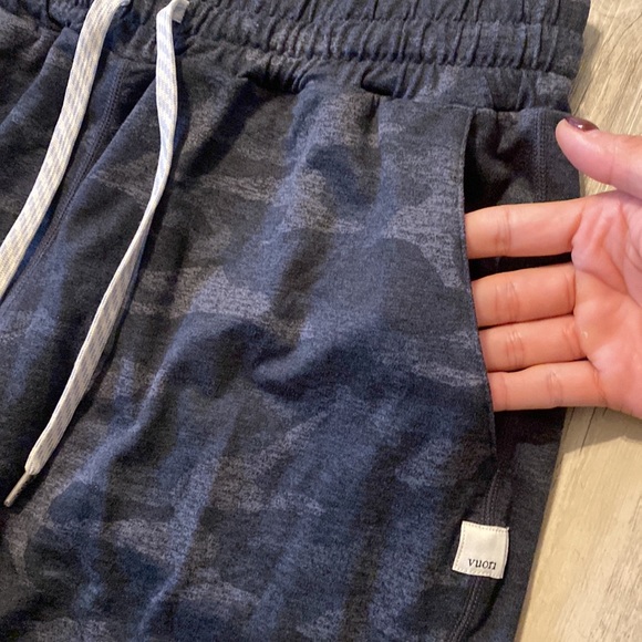 Vuori Performance Jogger Women's DreamKnit Black Camo Size Small - Picture 6 of 13